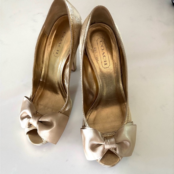 COACH•gold “daisy” signature peep toe now platform heels 6.5 EUC - Picture 1 of 9